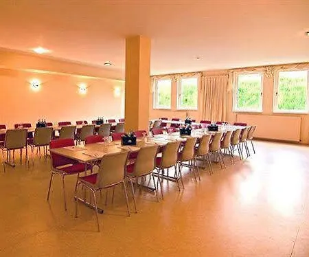 Itm Entree Restaurant & Tagungshotel 3* גלינדה