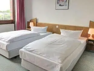Hotel Entrée Glinde 3*